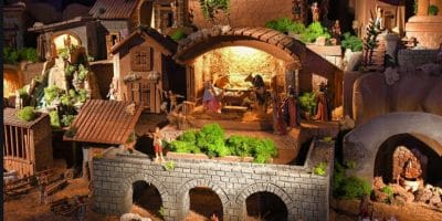 BLAGOSLOVITE SVOJE OBITELJSKE JASLICE