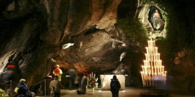 STAVI SVOJU OBITELJ POD ZAŠTITU GOSPE LURDSKE