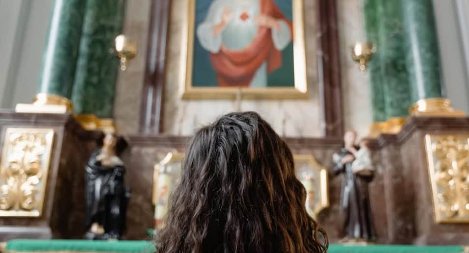 OD SOTONISTIČKOG SVEČENIKA DO GORLJIVOG ŠTOVATELJA B.D.M