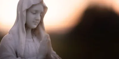 GOSPA OD GUADALUPE I SUZE KOJE MIRIŠU NA RUŽE