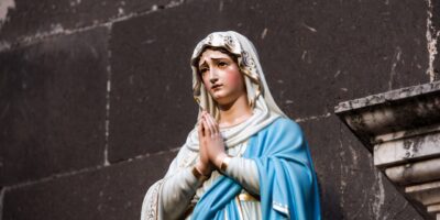 MAJKO NAD SVIM MAJKAMA