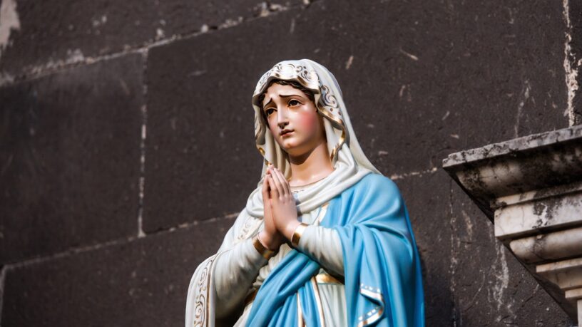 MAJKO NAD SVIM MAJKAMA