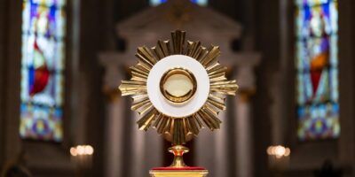 POMOLI SE JUTROS ISUSU U EUHARISTIJI I PRIMI MIR