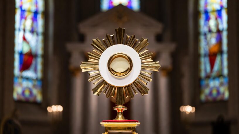 POMOLI SE JUTROS ISUSU U EUHARISTIJI I PRIMI MIR