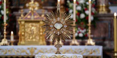 SNAŽNE MOLITVE PRED PRESVETIM OLTARSKIM SAKRAMENTOM