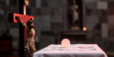 Krvi Kristova, na križu prolivena