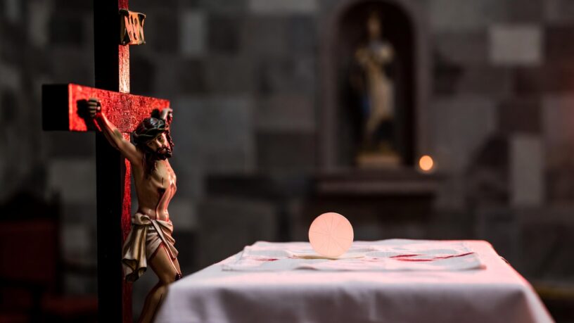 Krvi Kristova, na križu prolivena